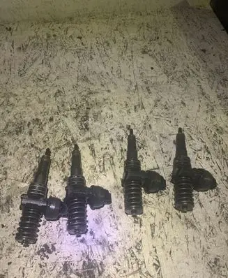 Volkswagen Touran I Fuel injectors set 0414720215