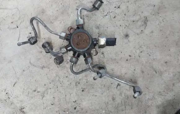 Ford Galaxy Fuel distributor 4m5q9d320db