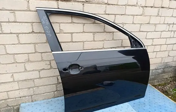 Volkswagen Jetta V Front door