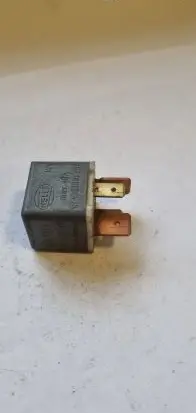 Volkswagen Golf III Other relay 4RA00351058