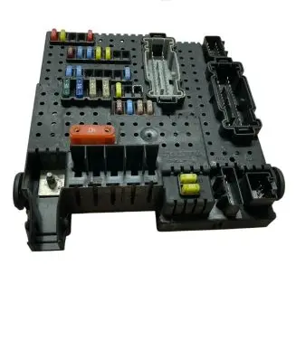 Volvo V70 Fuse module 30728512 05W425 28017881