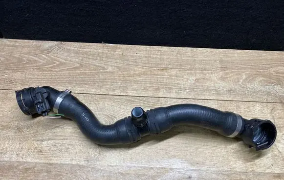 Land Rover Range Rover Sport L494 Engine coolant pipe/hose LPLA8286AA