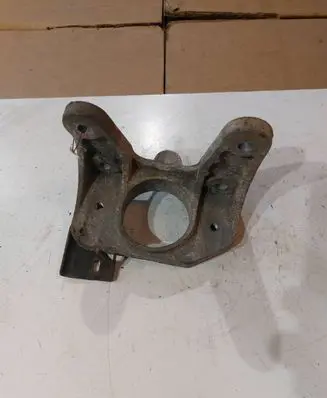 Opel Vivaro Engine mounting bracket 8200219372a