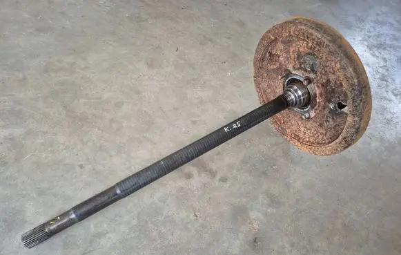 Mitsubishi L200 Rear driveshaft