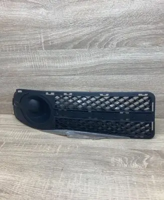 Volkswagen Golf IV Front bumper lower grill 5X0853666A 5X0853666