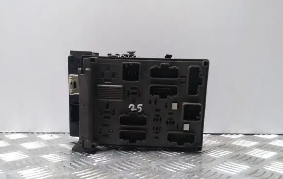 Renault Espace - Grand espace IV Fuse module 8200368392 8200283815 8200004201E