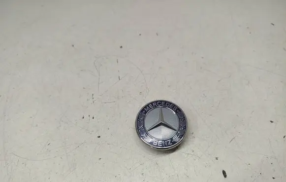 Manufacturer badge logo/emblem