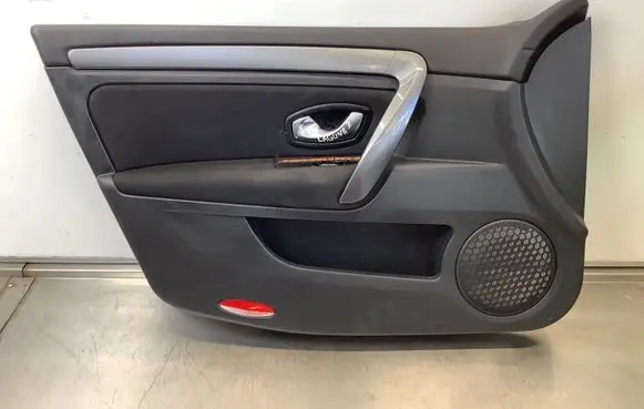 Renault Laguna III Front door card panel trim 1008697