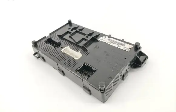 Renault Clio II Fuse module P8200387290