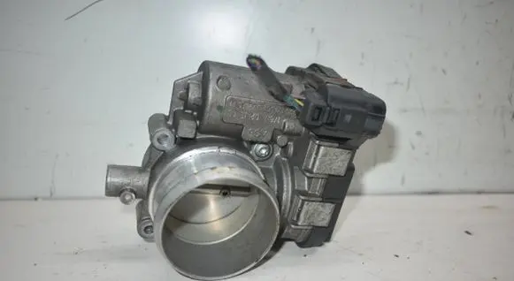 Volkswagen Tiguan Throttle valve 03C133062D