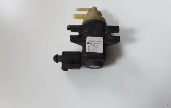 Volkswagen PASSAT B8 Turbo solenoid valve 04L131051F