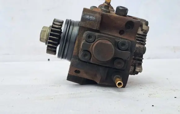 Nissan Qashqai Fuel injection high pressure pump 8200690744 0445010170 8200679828