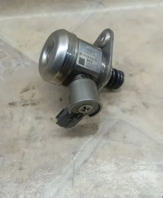 Nissan Juke I F15 Fuel injection high pressure pump 0261520074