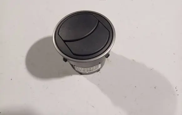 Mazda 3 II Dash center air vent grill BBM464730