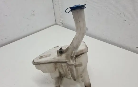 Toyota Yaris Windshield washer fluid reservoir/tank 853100D060
