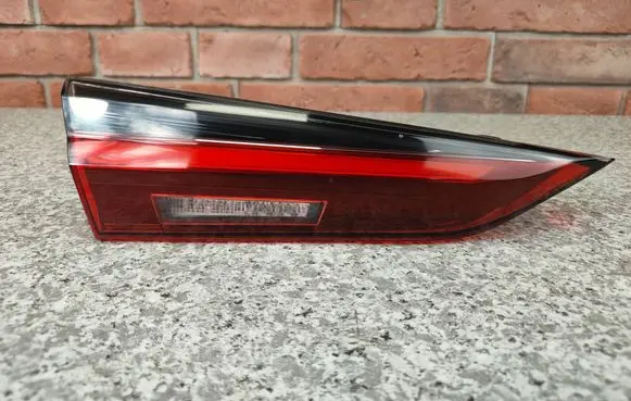 Tailgate rear/tail lights