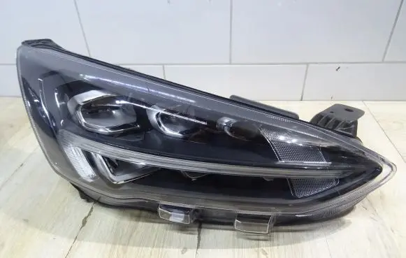Ford Focus Headlight/headlamp JX7B13E014SA