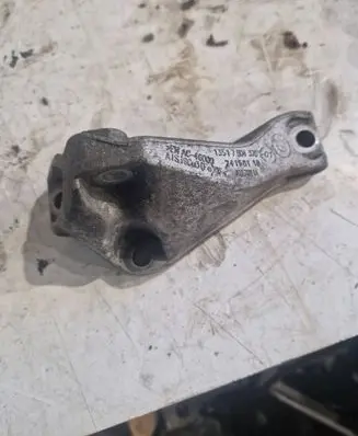 BMW 1 E81 E87 Engine mounting bracket 7804375 24168110 SC1600
