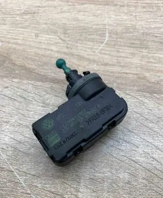 Volkswagen Golf IV Headlight level adjustment motor 1J0941295F