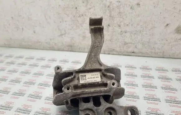 Skoda Octavia Mk3 (5E) Engine mount bracket 5Q0199262BF
