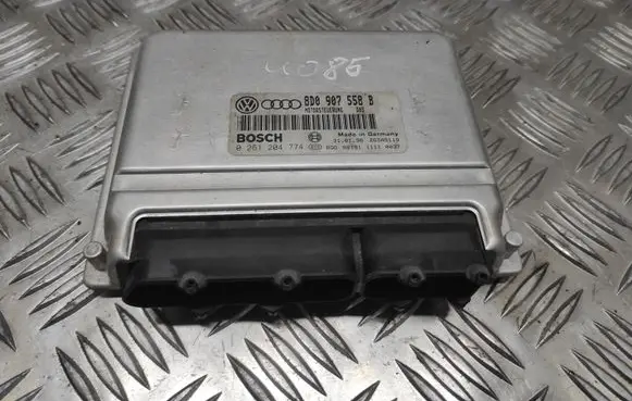 Volkswagen PASSAT B5 Engine control unit/module 8D0907558B 0261204774