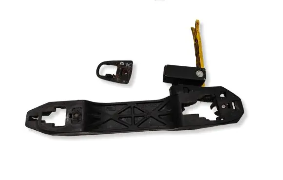 Toyota Avensis T250 Rear door exterior handle/bracket 242305