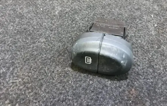 Renault Megane I Windscreen/window heater switch