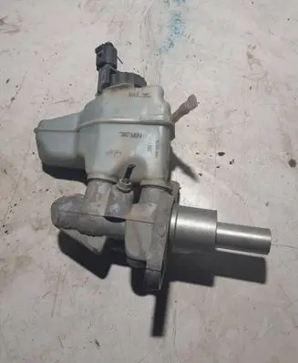 Brake fluid reservoir