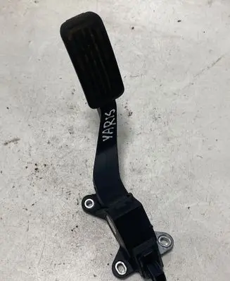 Toyota Yaris Accelerator throttle pedal 6515473