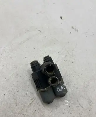 Mercedes-Benz E W210 Coolant heater control valve 0018307884