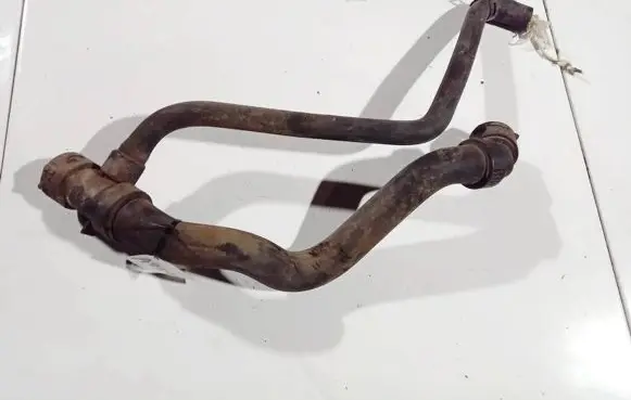 Volkswagen PASSAT B5.5 Engine coolant pipe/hose