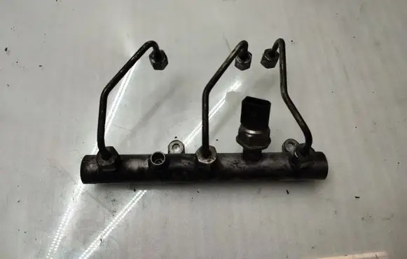 Audi Q7 4L Fuel main line pipe