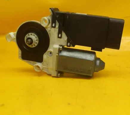Seat Toledo II (1M) Front door window regulator motor 9776101436