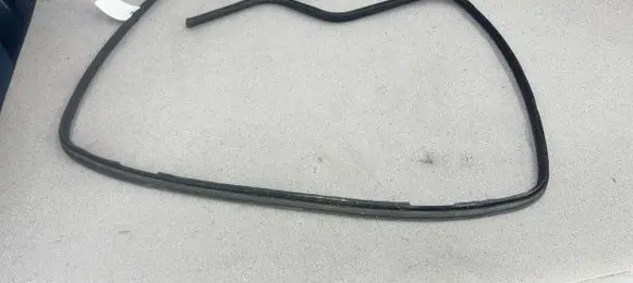 BMW 3 E30 Tailgate trim 51718134821
