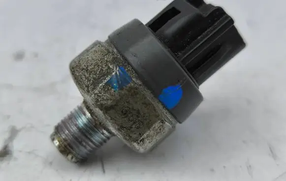 Suzuki Vitara (LY) Oil pressure sensor 