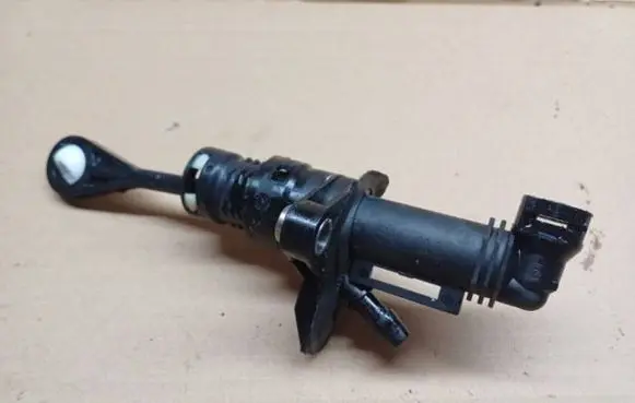 Clutch slave cylinder