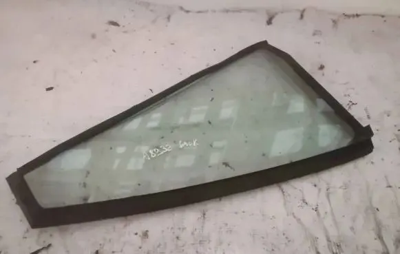 Toyota RAV 4 (XA20) Rear vent window glass 