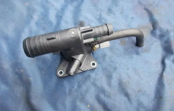 Ford Focus Thermostat/thermostat housing