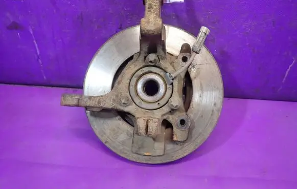 Opel Zafira A Front wheel hub spindle knuckle