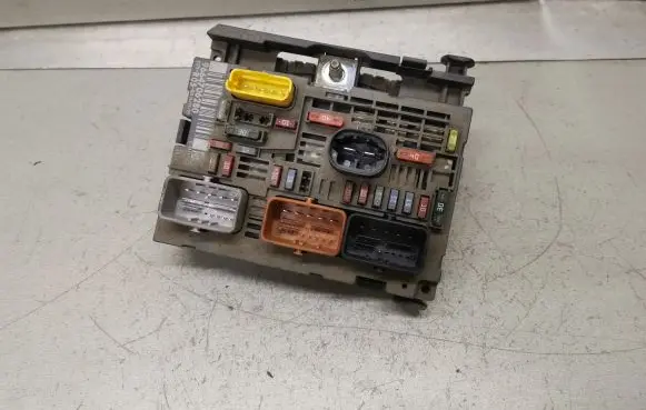 Peugeot 308 BSM Control unit 9664706280 BSMR0500 BSMR05