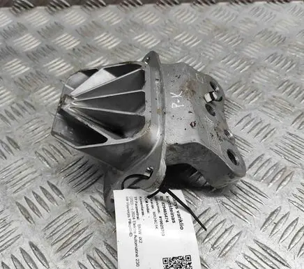 BMW X2 U10 Engine mounting bracket 9796438
