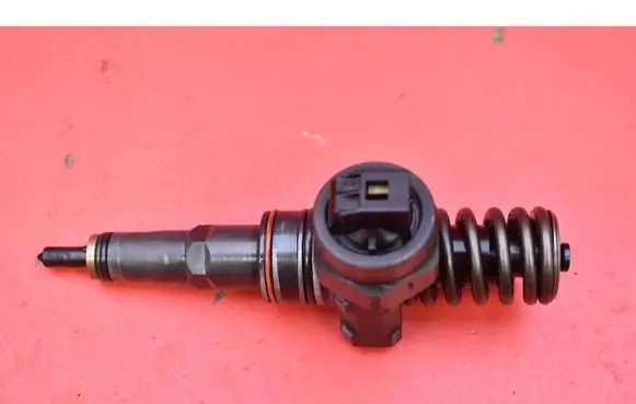 Volkswagen PASSAT B5 Fuel injector 038130073J