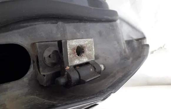 Volvo V70 Rear door lower hinge