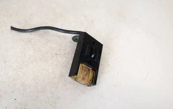 Volkswagen PASSAT B5 Fuse 8a0937530