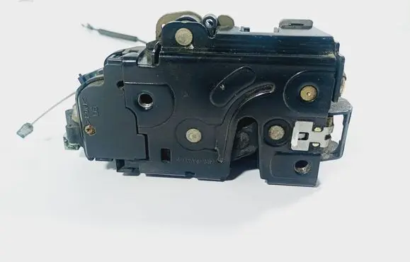 Seat Altea Rear door lock 7L0839016