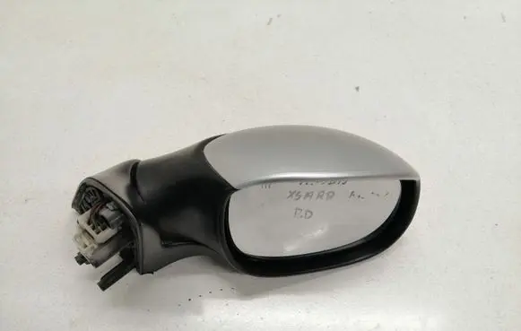 Citroen Xsara Picasso Front door electric wing mirror 8015