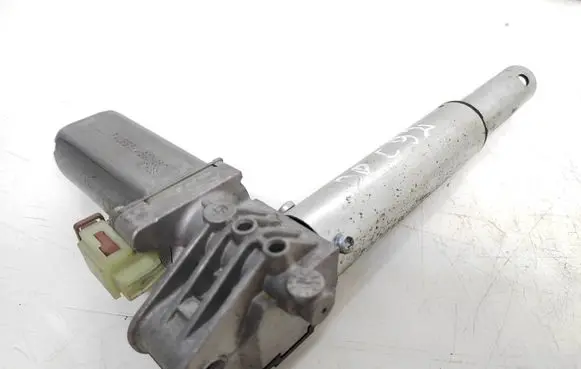 BMW 5 E60 E61 Seat adjustment motor 0390203234 8321087