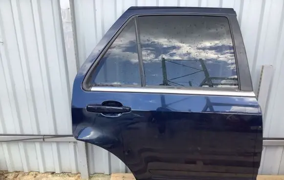 Cadillac SRX Rear door 
