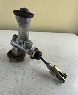 Toyota Land Cruiser (HDJ90) Clutch master cylinder
