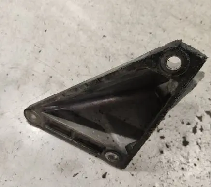 BMW 5 E60 E61 Engine mounting bracket 6761149